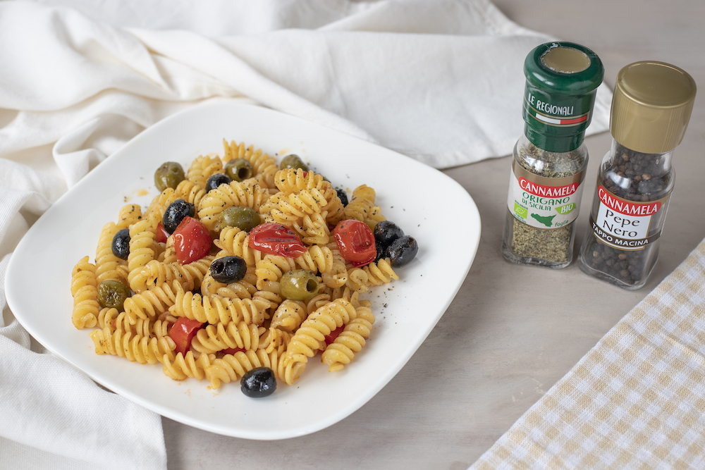 Fusilli with olives - Ricetta - Cannamela