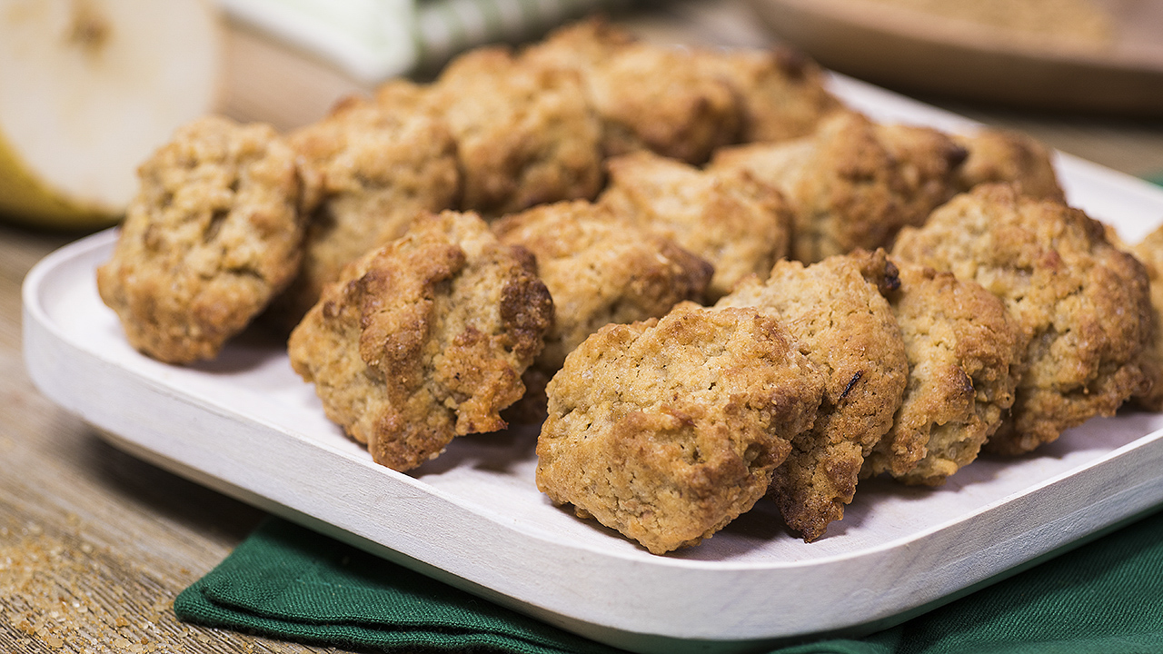 Wholemeal biscuits with pears and ginger - Ricetta - Cannamela