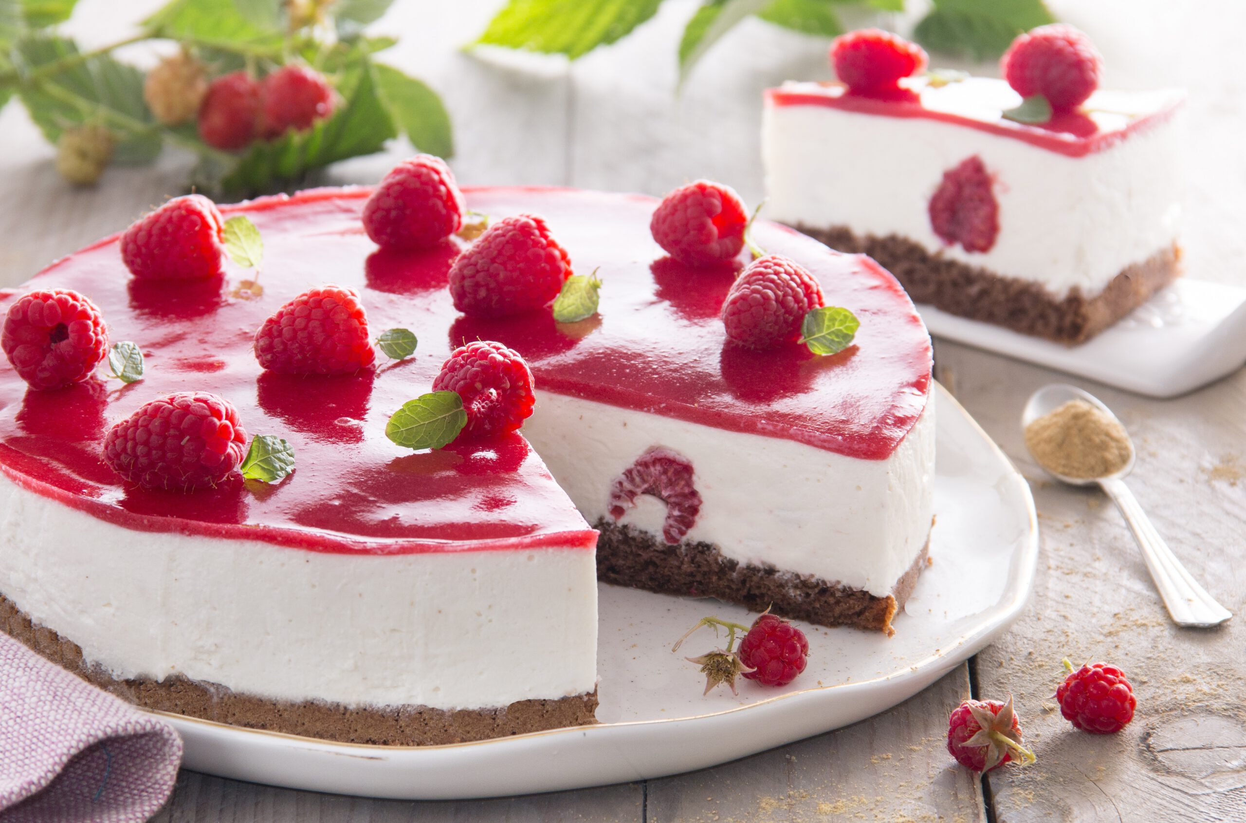 Cake with ricotta mousse and raspberries - Ricetta - Cannamela